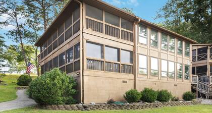 Welcome to A Glimpse of the Lake – Your Ideal Lakeside Retreat