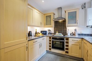 Kühlschrank, Ofen, Geschirrspüler, Toaster