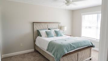 2 bedrooms, travel cot, free WiFi, bed sheets