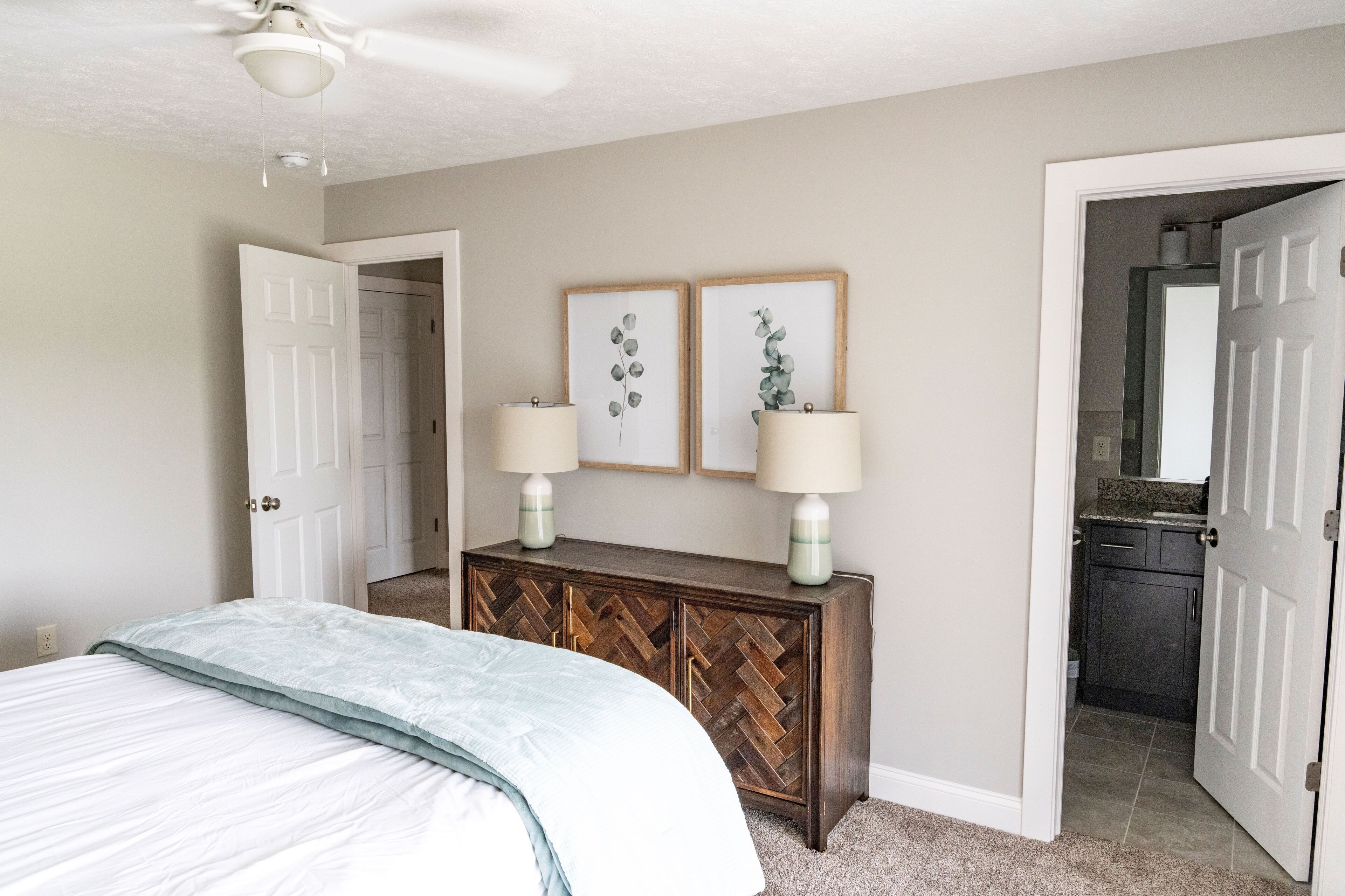 2 bedrooms, travel crib, free WiFi, bed sheets