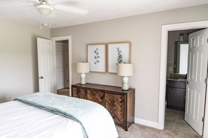 2 slaapkamers, reisbedje, gratis wifi, beddengoed