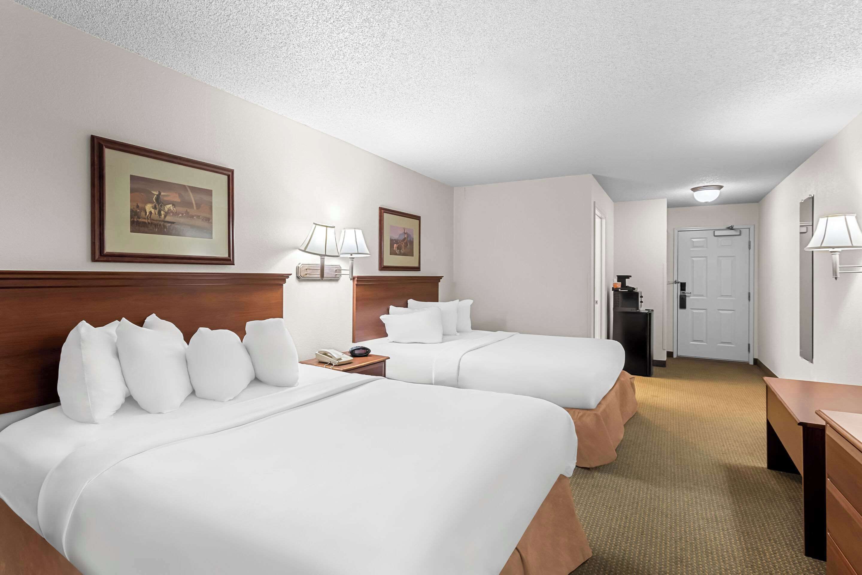 Suite, 2 camas Queen size, para no fumadores | Caja de seguridad en la habitación y tabla de planchar con plancha 