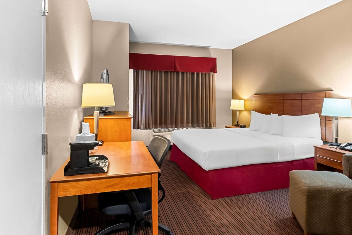 In-room safe, iron/ironing board, WiFi (free)