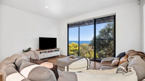 TV, fireplace - Hakea Ridge in Fairhaven offers a stylish retreat just minutes from the beach (Fairhaven)