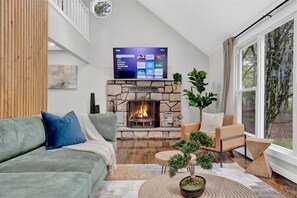 Smart TV, fireplace
