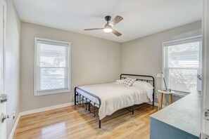 3 bedrooms, iron/ironing board, WiFi, bed sheets