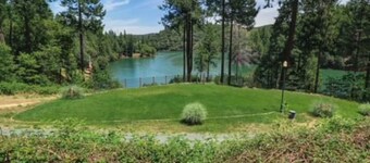 Lakeview Country Cabin ~ Studio w/ 2 Queen Beds