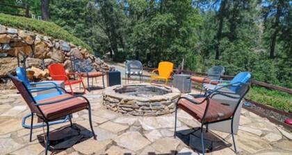 Lakeview Country Cabin ~ Studio w/ 2 Queen Beds