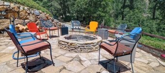 Lakeview Country Cabin ~ Studio w/ 2 Queen Beds