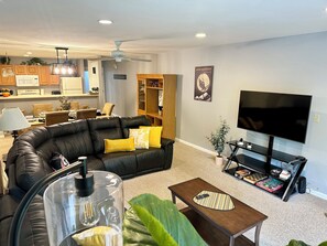 Smart TV, fireplace - Loon Mountain Retreat at Lincoln NH (Lincoln)