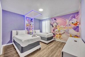 8 bedrooms, iron/ironing board, WiFi, bed sheets