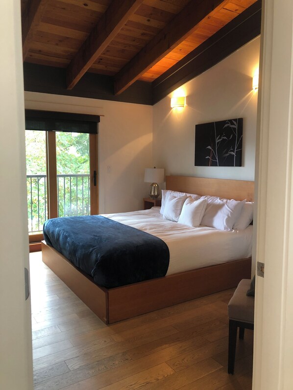 2 bedrooms, travel cot, free WiFi, bed sheets