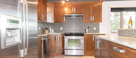 Refrigerador, microondas, horno, placa de cocina