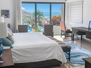 4 bedrooms, desk, iron/ironing board, WiFi - New Ocean View Villa With Private Beach (B.C.S.)