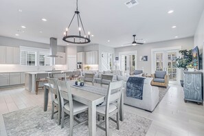 Interior - Favor 255 BE (Port Aransas)