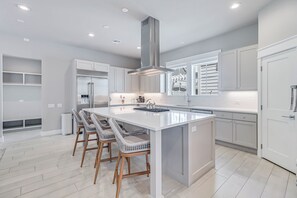 Interior - Favor 255 BE (Port Aransas)