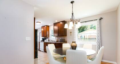 TDJ Getaway<>4BR Home w/game room