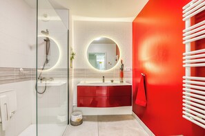 Shower, free toiletries, hair dryer, towels