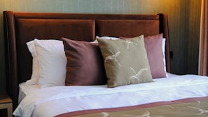 1 Schlafzimmer, hochwertige Bettwaren, Betten mit Memory-Foam-Matratzen