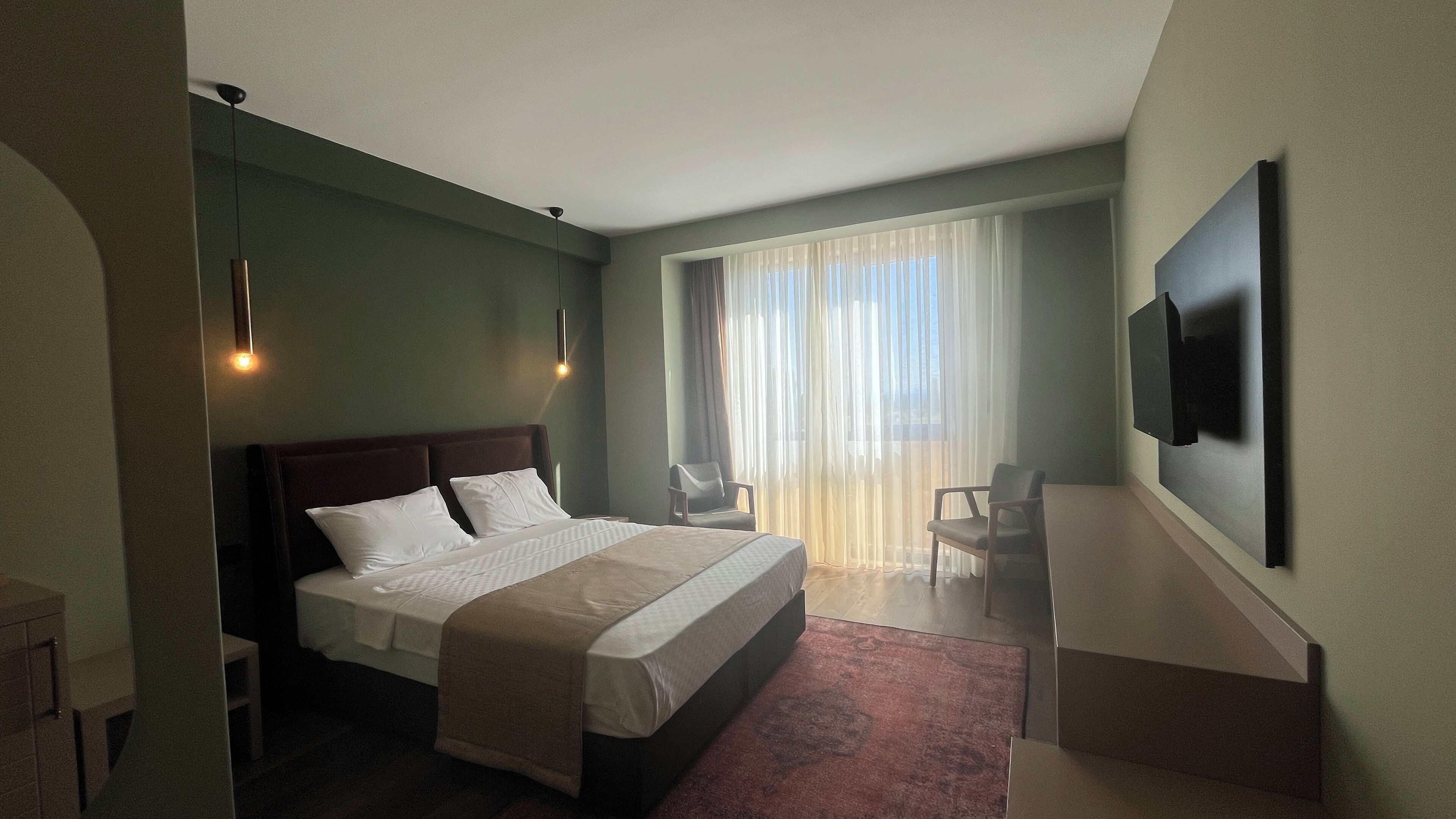 高档床上用品、记忆海绵床垫、迷你吧（备有免费物品）、客房内保险箱