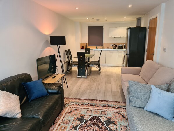 TV - Centrally Located Modern Apartment (Greater Manchester)
