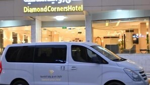 A white van parked in front of the DiamondCornersHotel. - Diamond corners Hotel (Madinah)