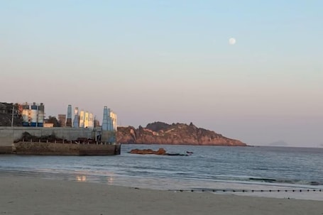 Beach. Yong Tai Busines Hotel
