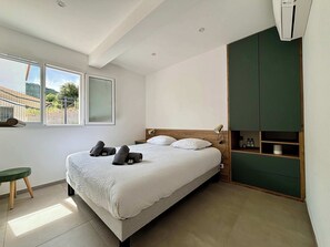 4 bedrooms, iron/ironing board, travel cot, WiFi