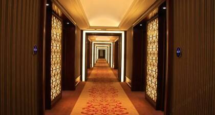 Huilong Business Hotel