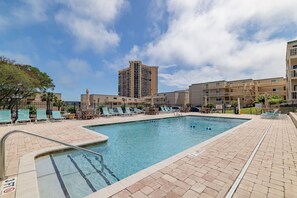 Pool - Private & Comfy Oasis: 5-star, Ocean View, Pool, Near Golf ~ Free Parking! (Myrtle Beach)