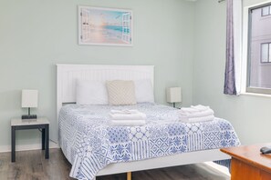 2 habitaciones, tabla de planchar con plancha, cuna de viaje y wifi 