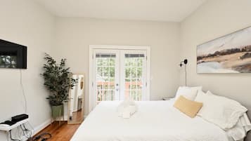 5 bedrooms, desk, iron/ironing board, free WiFi