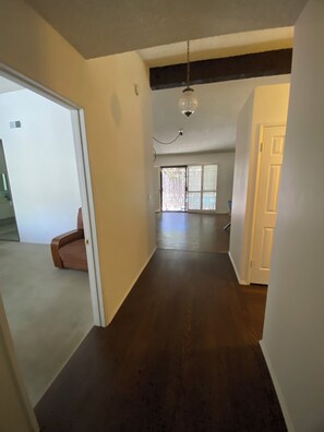 Interior - SPACIOUS 2-bed 2 bath condo w everything 2 car parking , near Metro ALL welcome (Arcadia)
