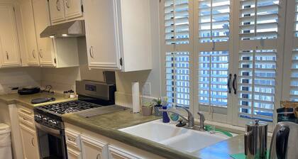 SPACIOUS 2-bed 2 bath condo w everything 2 car parking , near Metro ALL welcome