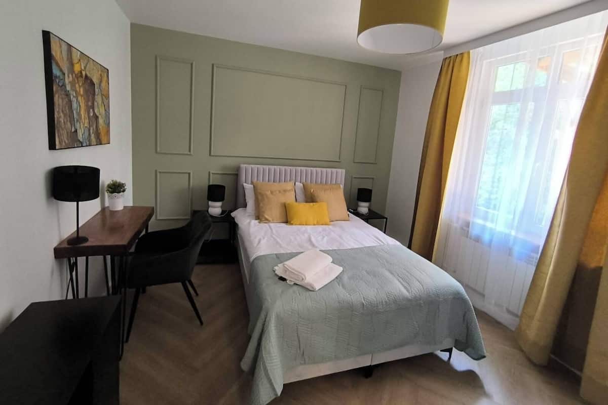 Habitación Deluxe, 1 cama de matrimonio, vistas al jardín | Espacio para trabajar con un portátil y wifi gratis