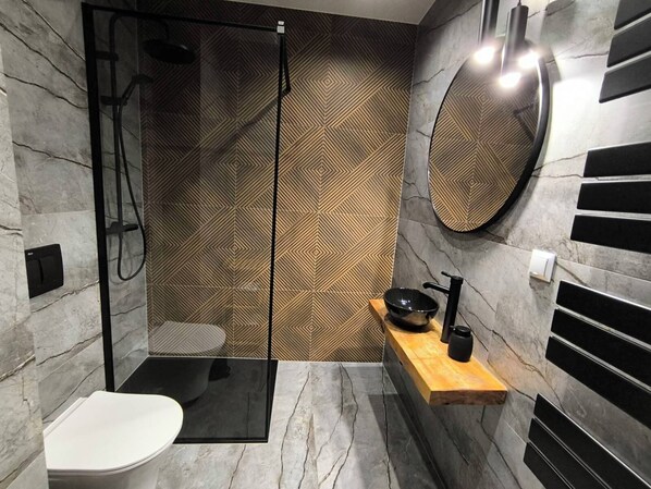 Superior Apartment, 2 Bedrooms, Garden View | Bathroom
