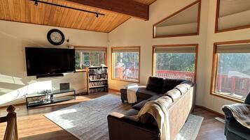 Smart TV, fireplace, DVD player, table tennis