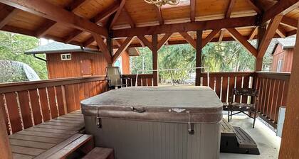 House in the Mountains w/ hot tub, sauna, pool table and more !!