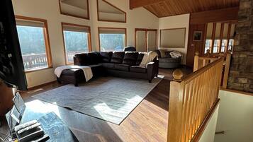 Smart TV, fireplace, DVD player, table tennis