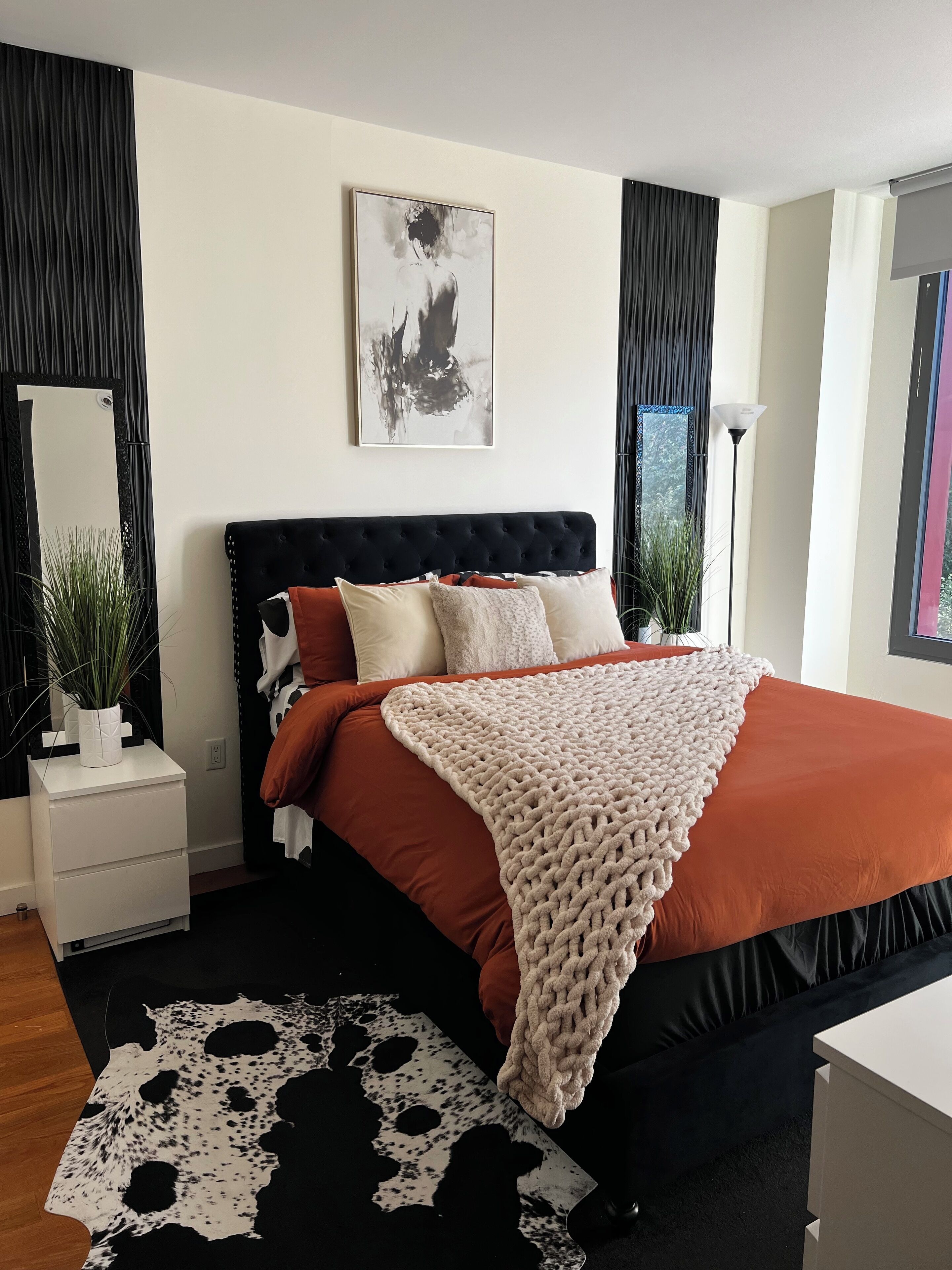 Electrifying 1-bedroom condo with Bowling, Pool, Theater and Rock Climbing!
