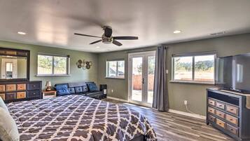 5 bedrooms, iron/ironing board, WiFi, bed sheets