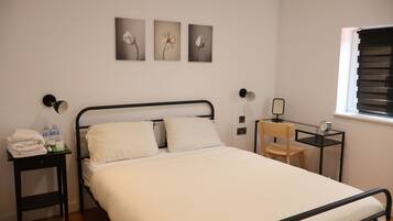 1 bedroom, desk, iron/ironing board, WiFi