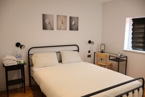 1 室のベッドルーム、デスク、アイロン / アイロン台、WiFi