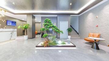 المنشأة من الداخل