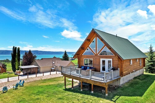 Fire Pit, Lakeview, Hot Tub, 2 Decks & Living Rms