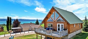 Fire Pit, Lakeview, Hot Tub, 2 Decks & Living Rms