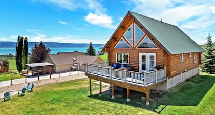 Fire Pit, Lakeview, Hot Tub, 2 Decks & Living Rms
