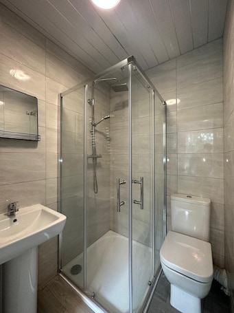 Shower, eco-friendly toiletries, towels, soap. Riverside By Teil