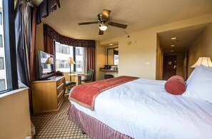 1 bedroom, travel crib, free WiFi, bed sheets - Pet-Friendly King Room | Pools and Near The Slopes (Crested Butte)