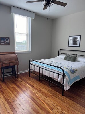 1 soverom, strykejern/-brett, wi-fi og sengetøy